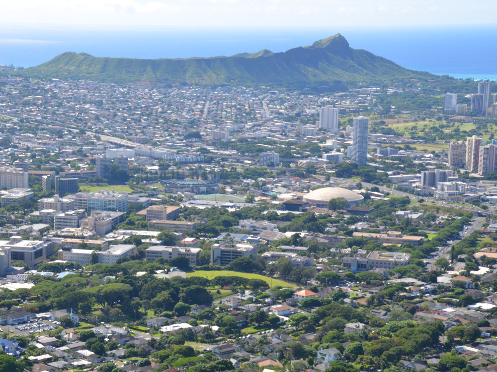 タンタラスの丘から見たダイヤモンドヘッドの全景 タンタラスの丘から見たダイヤモンドヘッドの全景